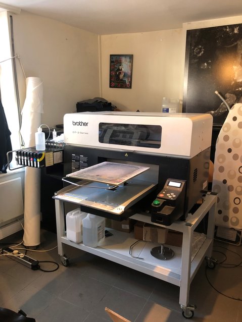 Gebruikte Brother GT3 dtg-printer met transferpers en voorbehandelingstoestel